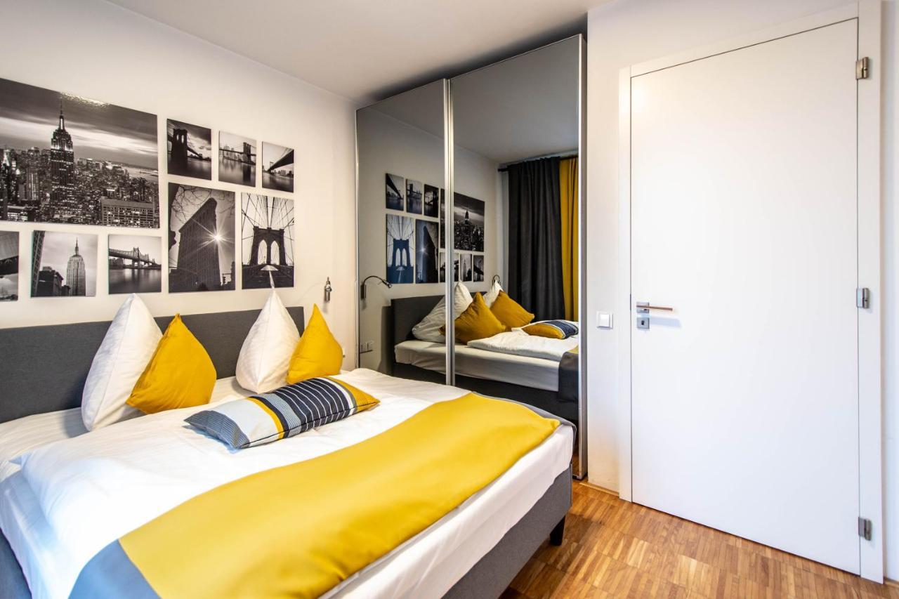 Modern Apartment With Balcony And Garage Praga Esterno foto