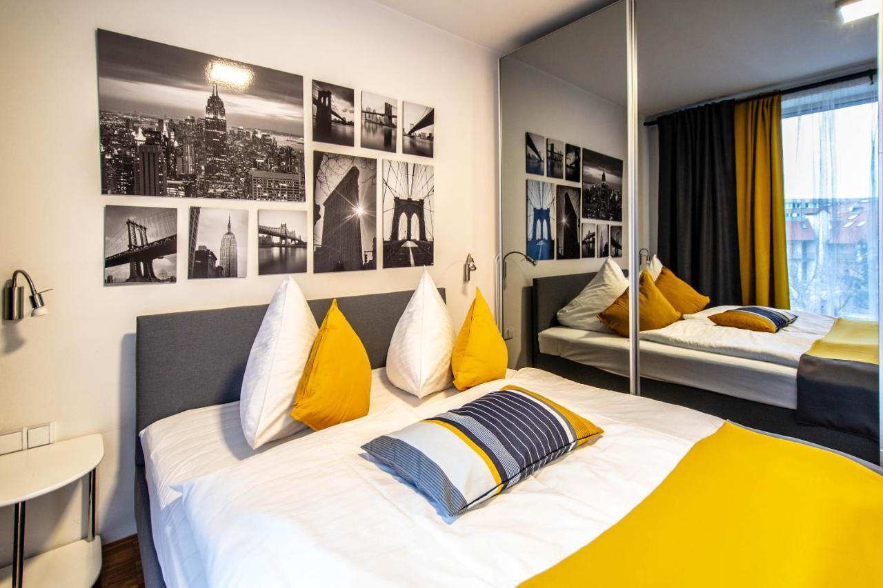 Modern Apartment With Balcony And Garage Praga Esterno foto
