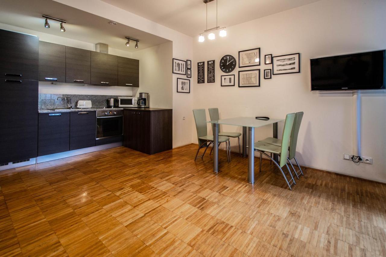Modern Apartment With Balcony And Garage Praga Esterno foto