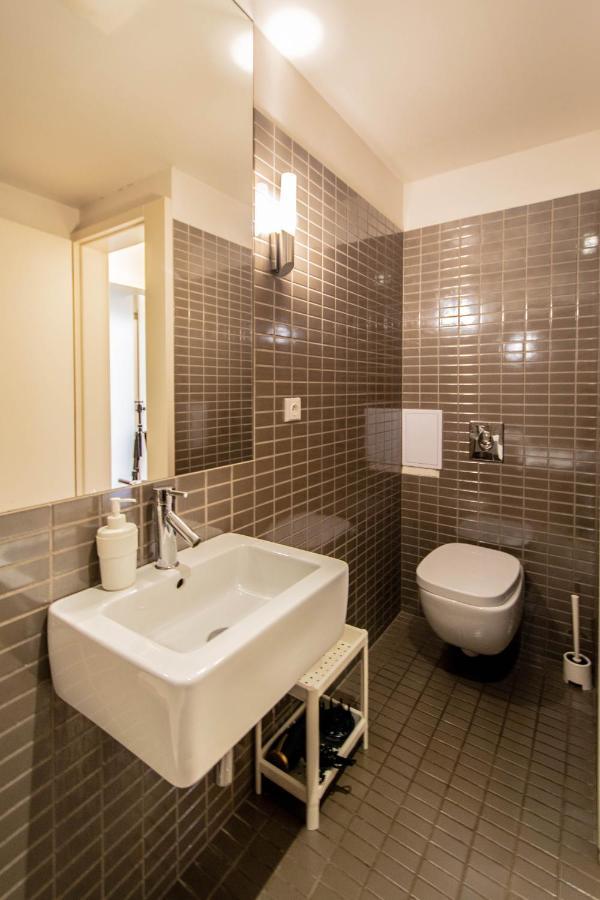 Modern Apartment With Balcony And Garage Praga Esterno foto